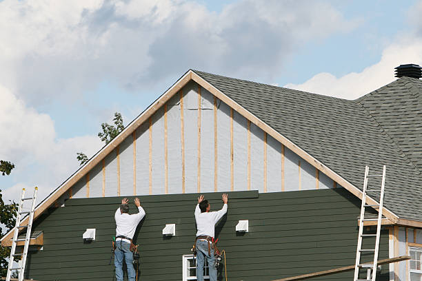 Professional Vinyl Siding technician working in Bordentown, NJ